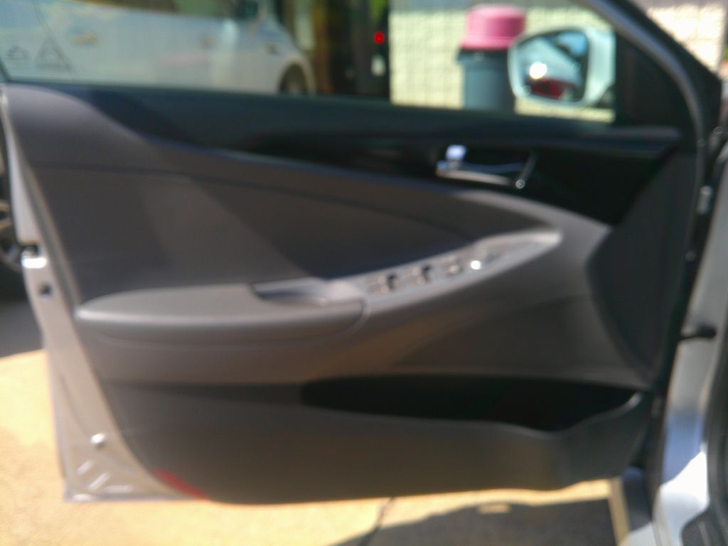 Photo 7 of this HYUNDAI SONATA