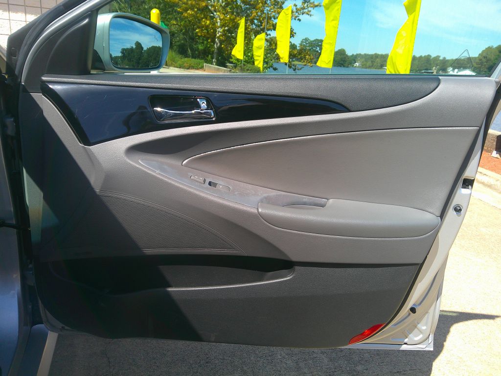 Photo 8 of this HYUNDAI SONATA