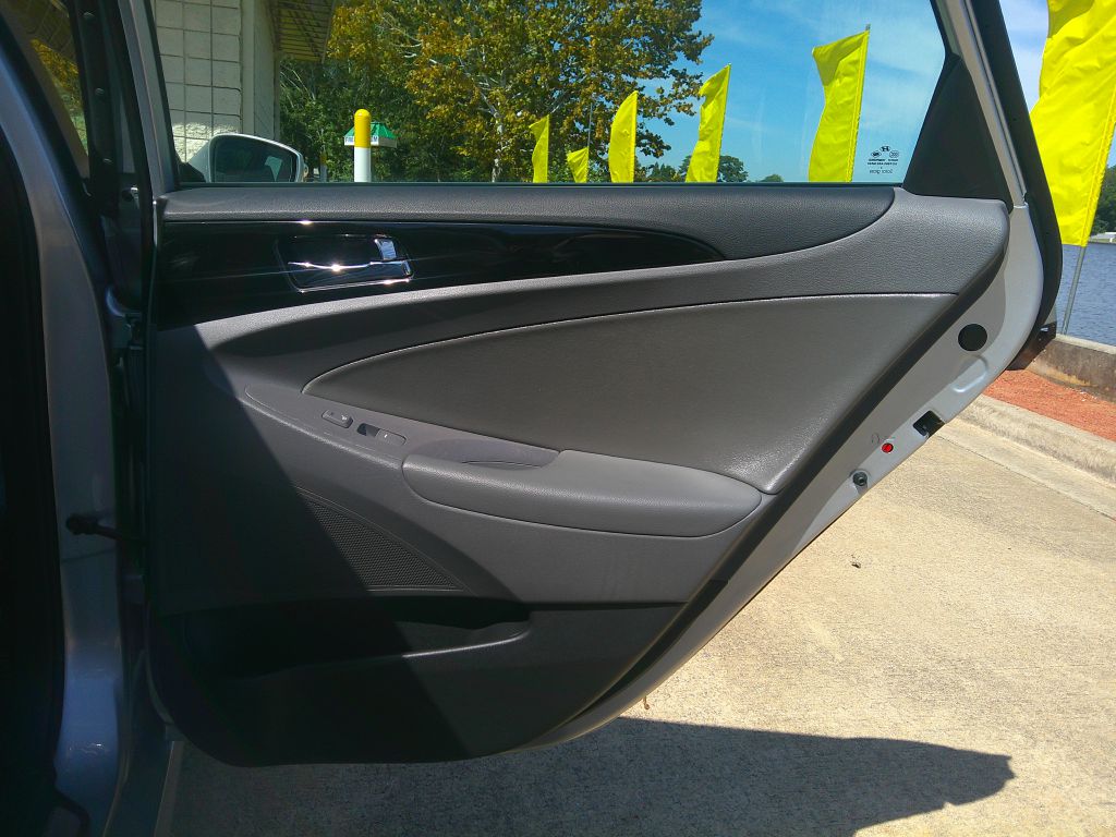 Photo 9 of this HYUNDAI SONATA