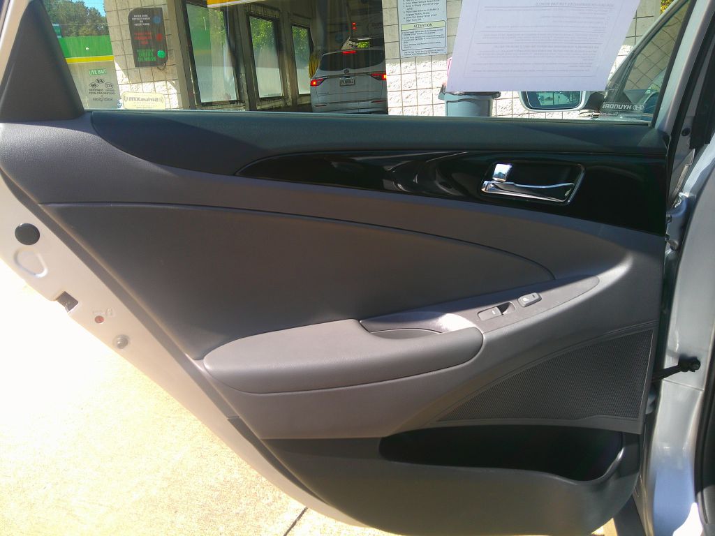Photo 10 of this HYUNDAI SONATA
