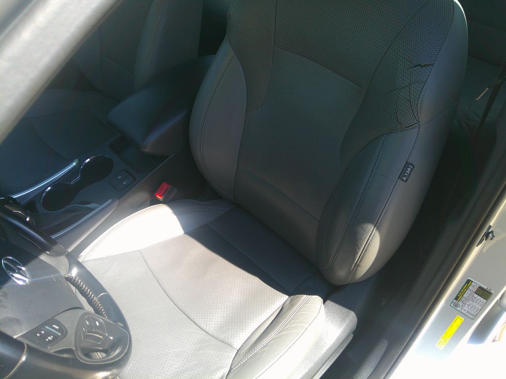 Photo 11 of this HYUNDAI SONATA