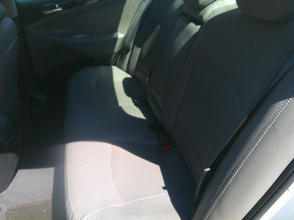 Photo 14 of this HYUNDAI SONATA