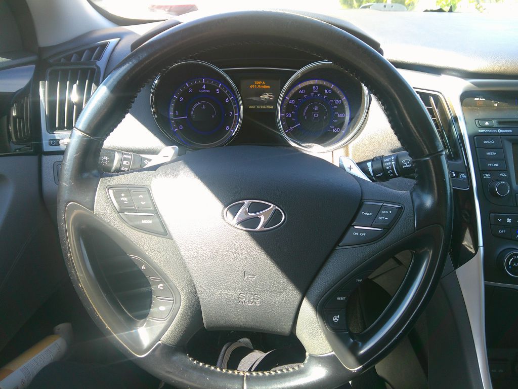 Photo 18 of this HYUNDAI SONATA