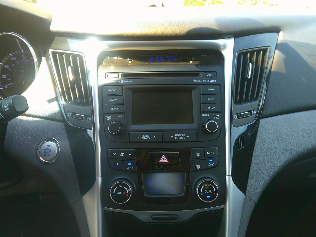 Photo 19 of this HYUNDAI SONATA