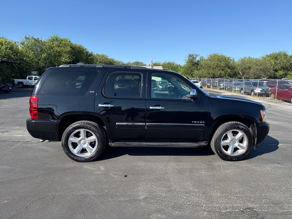 Photo 2 of this CHEVROLET TAHOE