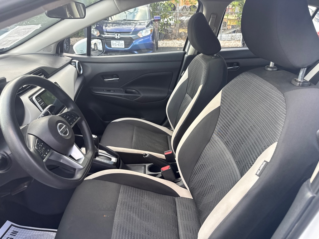 Photo 10 of this NISSAN VERSA
