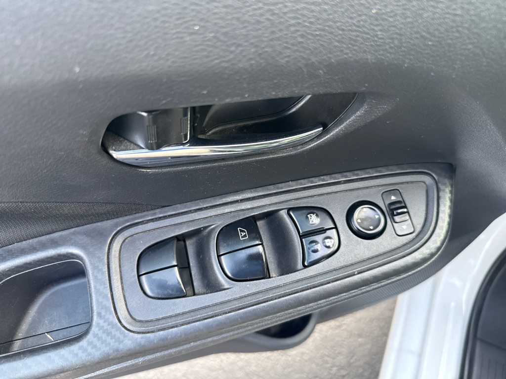 Photo 9 of this NISSAN VERSA