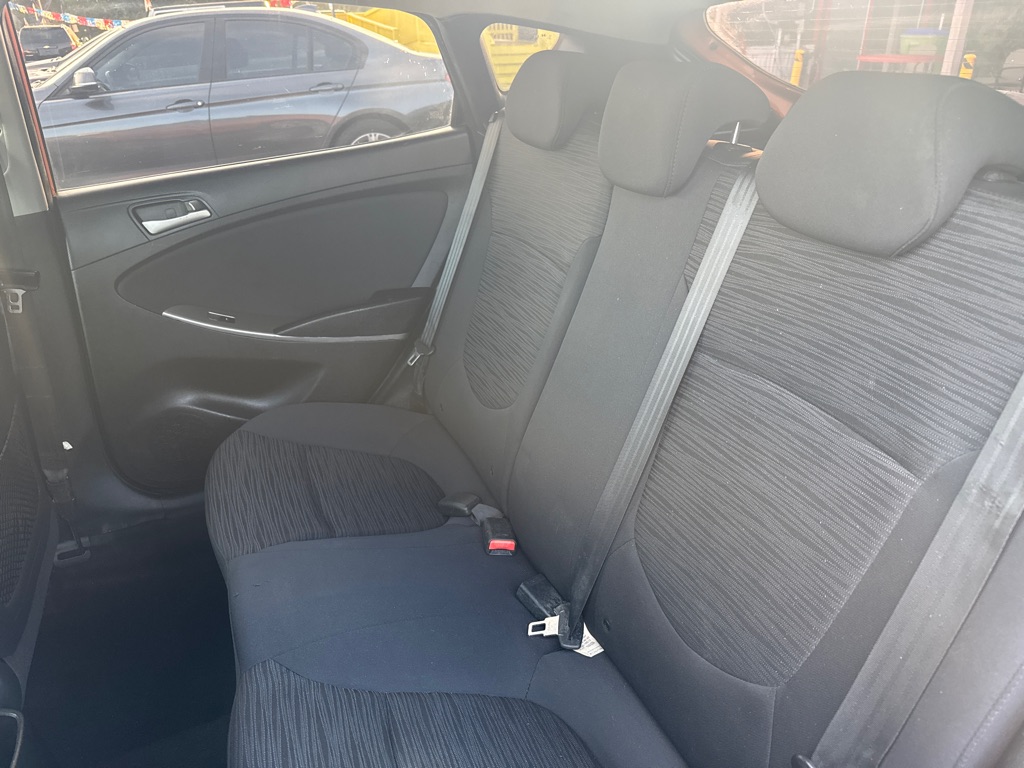 Photo 11 of this HYUNDAI ACCENT