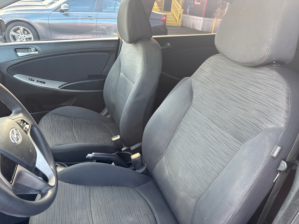 Photo 10 of this HYUNDAI ACCENT