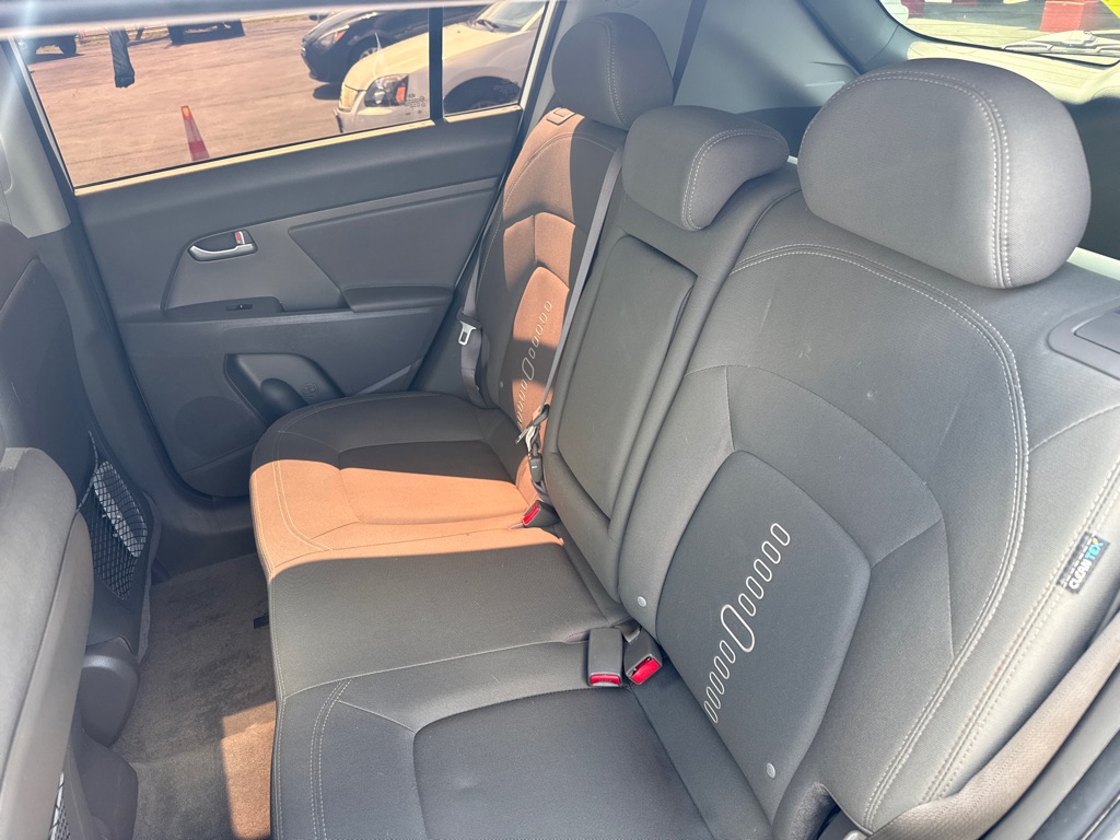 Photo 11 of this KIA SPORTAGE