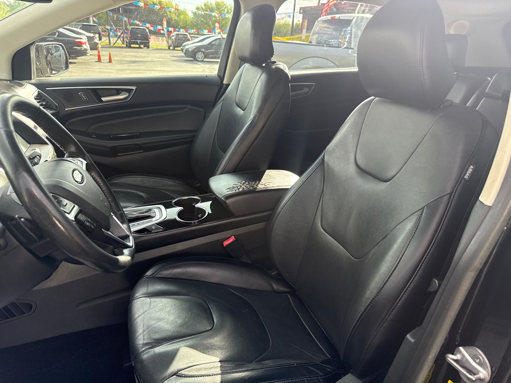 Photo 10 of this FORD EDGE