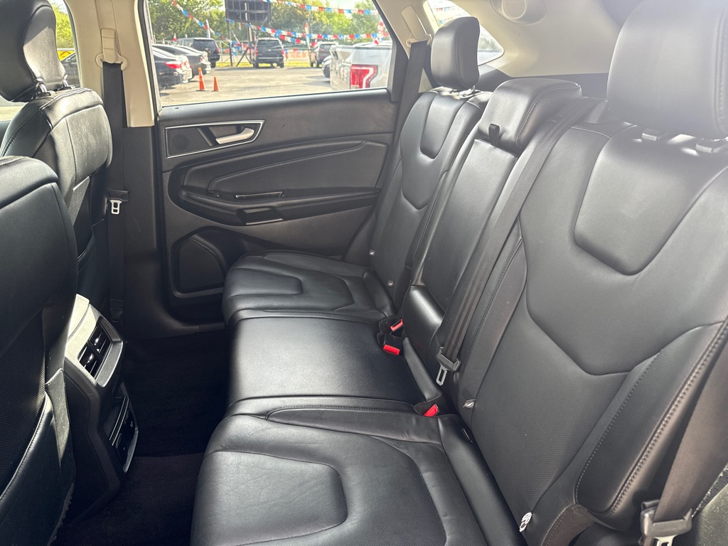 Photo 11 of this FORD EDGE