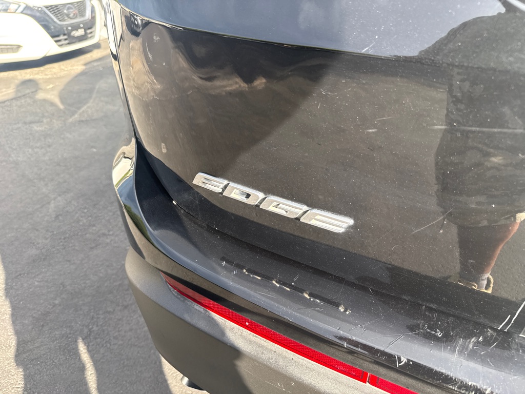 Photo 15 of this FORD EDGE
