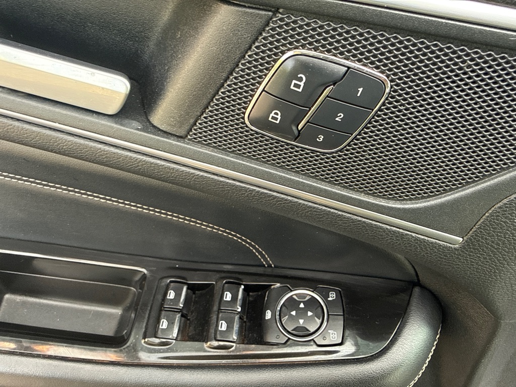 Photo 9 of this FORD EDGE