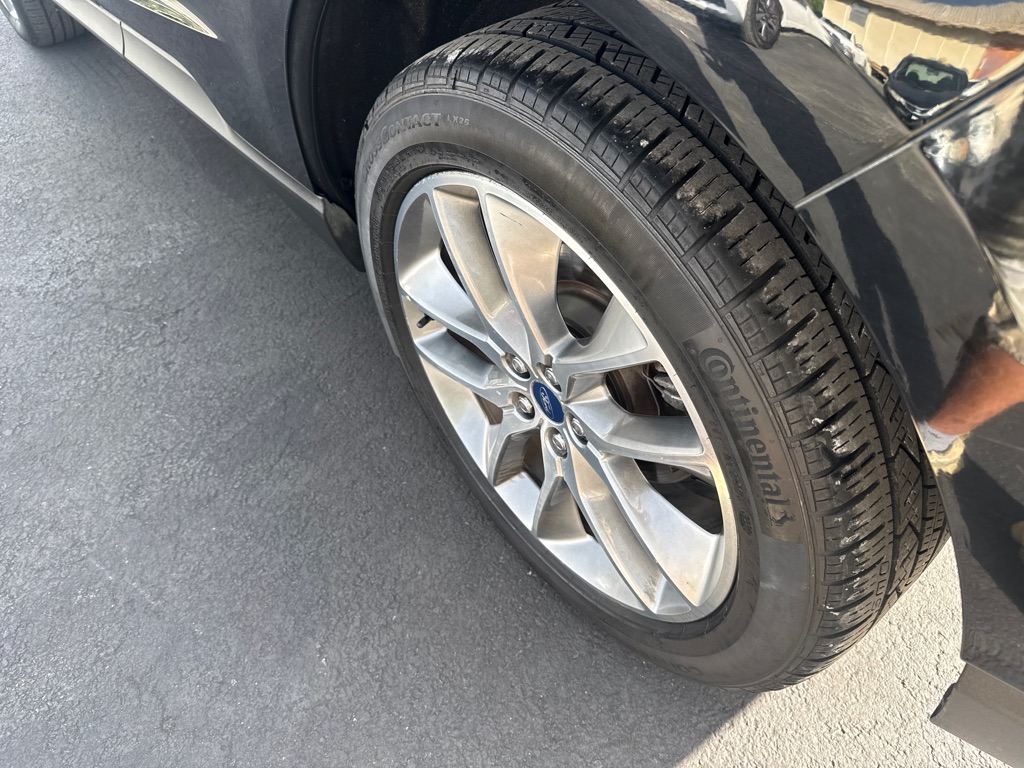 Photo 13 of this FORD EDGE