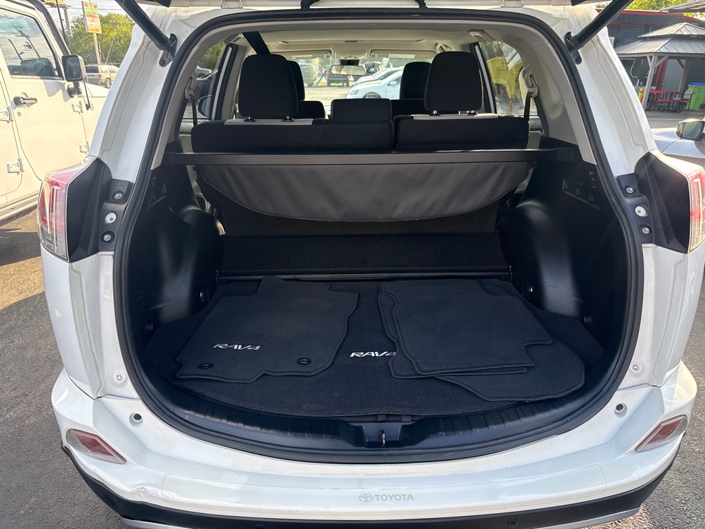 Photo 12 of this TOYOTA RAV4 HV