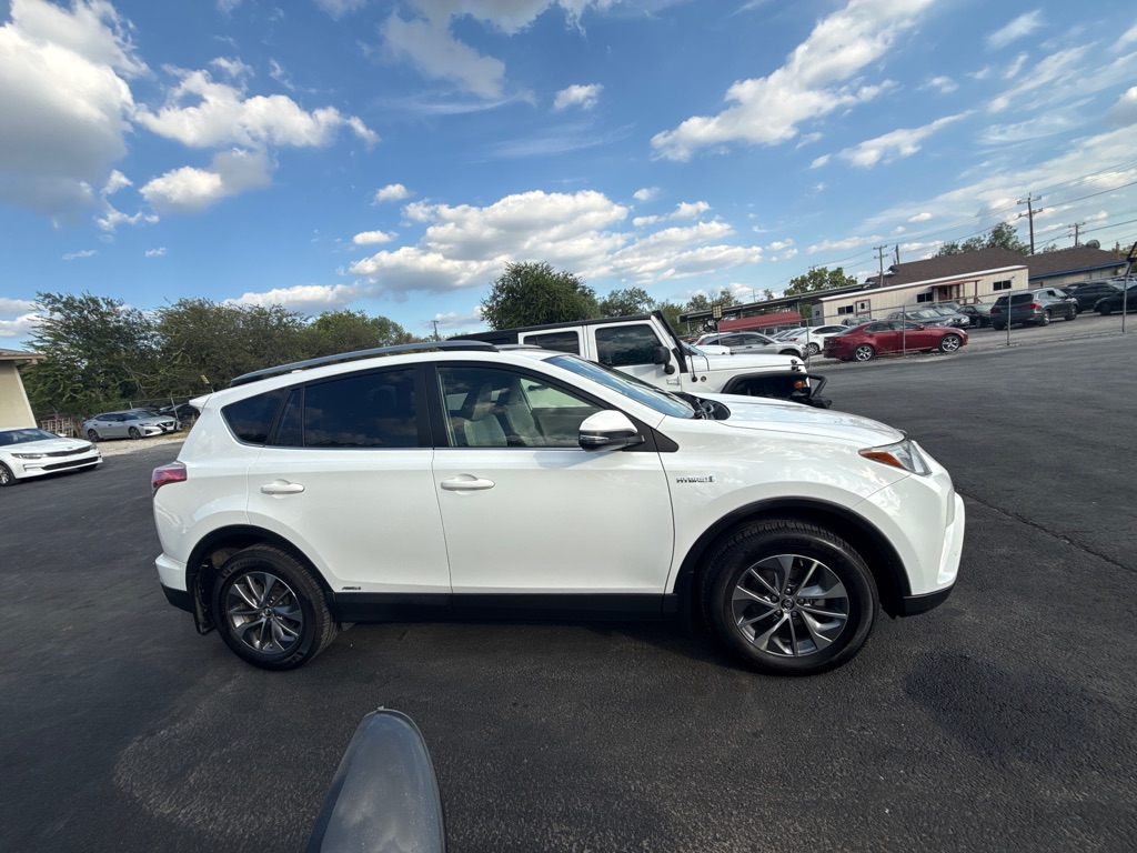 Photo 2 of this TOYOTA RAV4 HV