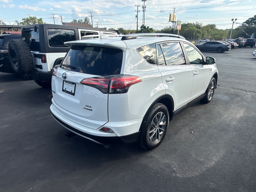 Photo 3 of this TOYOTA RAV4 HV