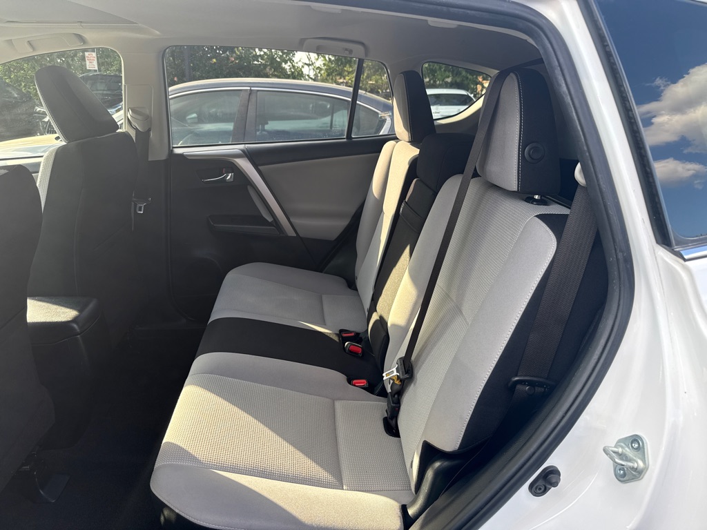Photo 11 of this TOYOTA RAV4 HV