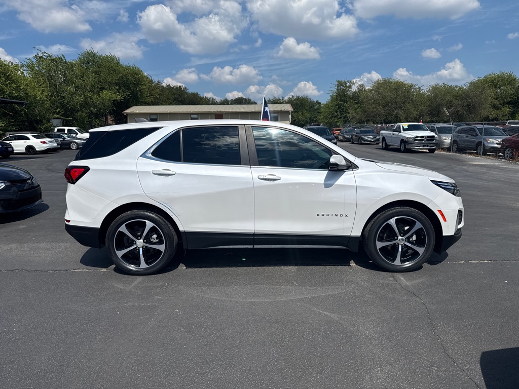 Photo 2 of this CHEVROLET EQUINOX