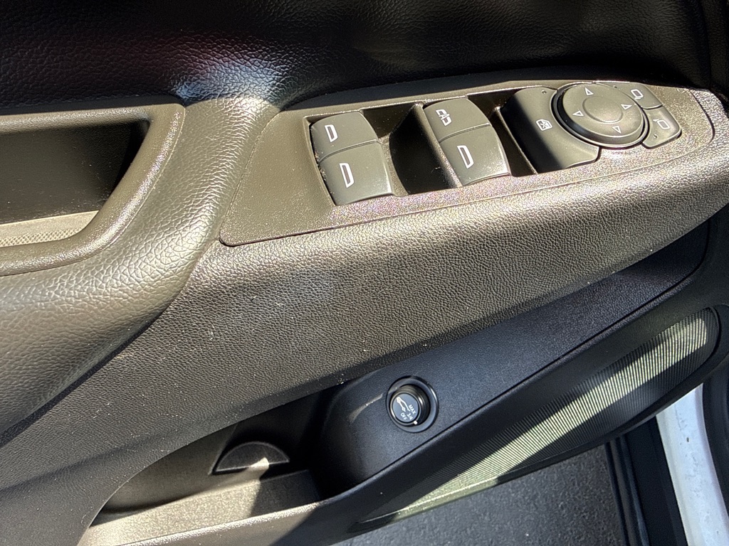 Photo 7 of this CHEVROLET EQUINOX
