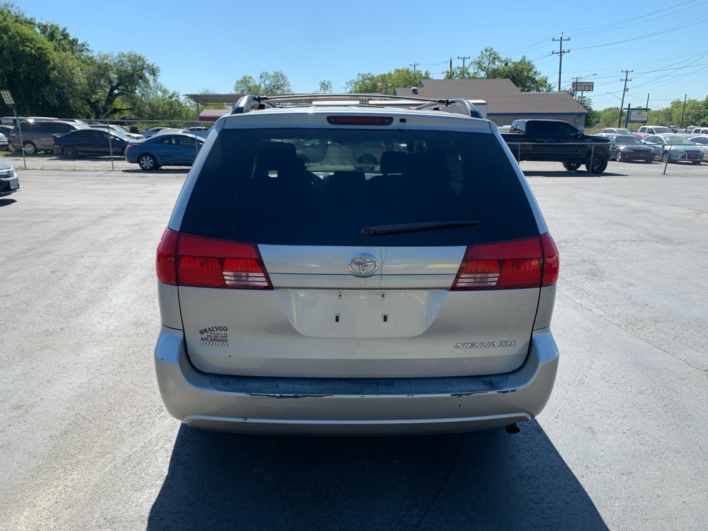 Photo 4 of this TOYOTA SIENNA