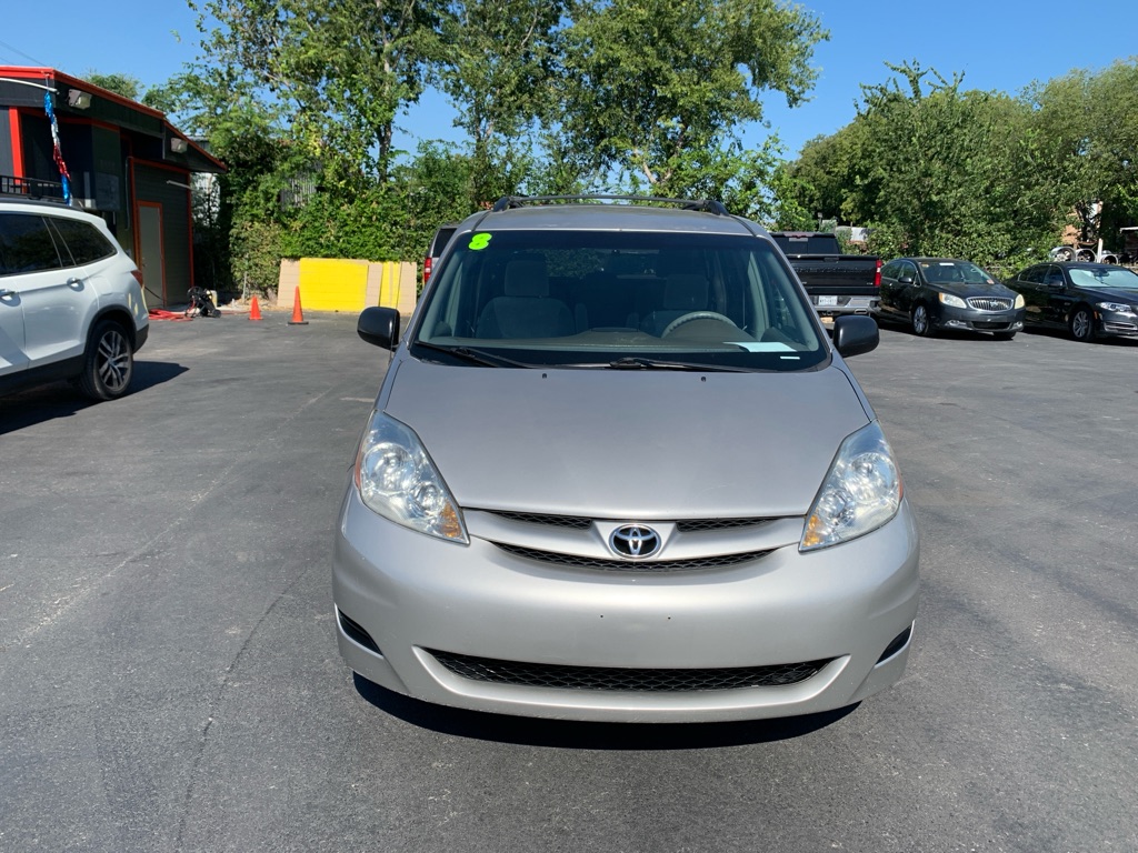 Photo 8 of this TOYOTA SIENNA