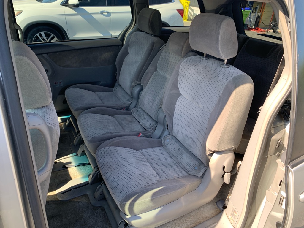 Photo 11 of this TOYOTA SIENNA