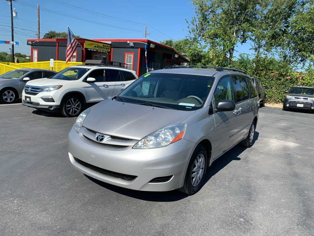 Photo 7 of this TOYOTA SIENNA