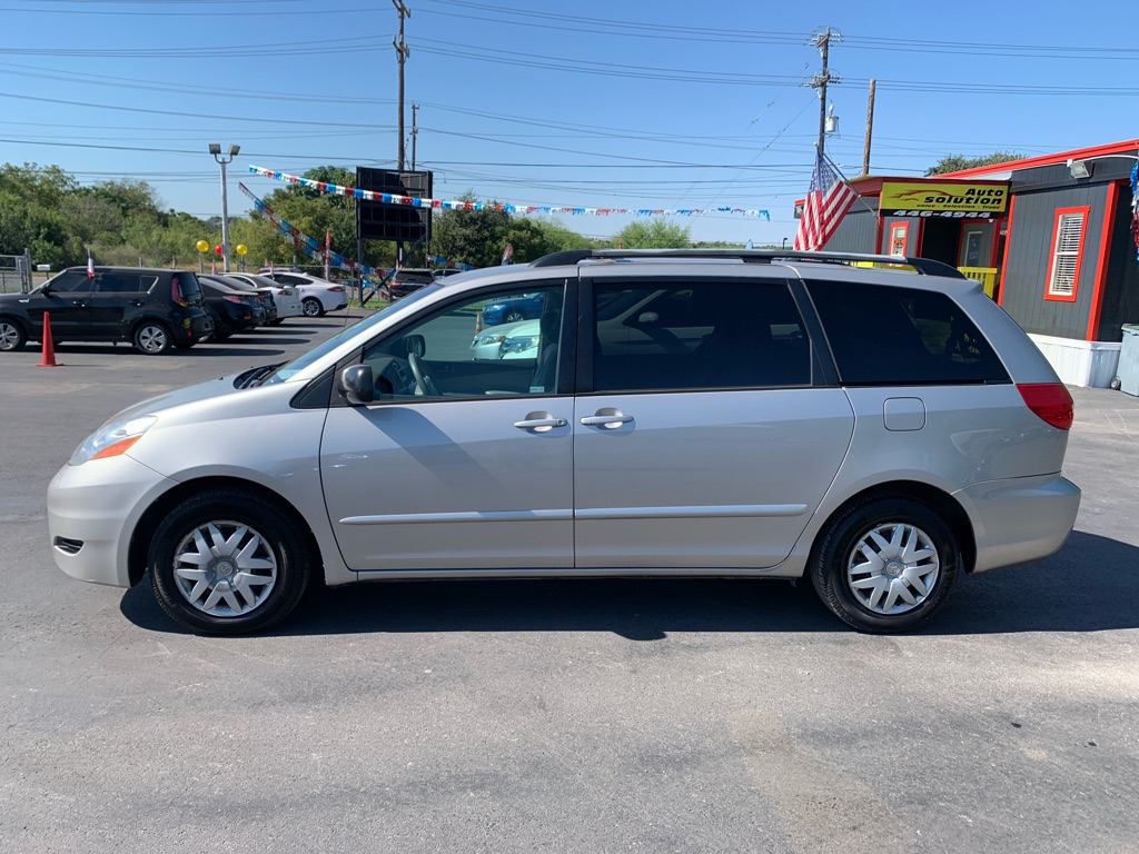 Photo 6 of this TOYOTA SIENNA