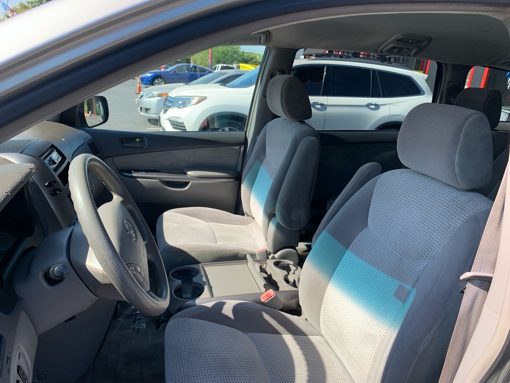 Photo 10 of this TOYOTA SIENNA