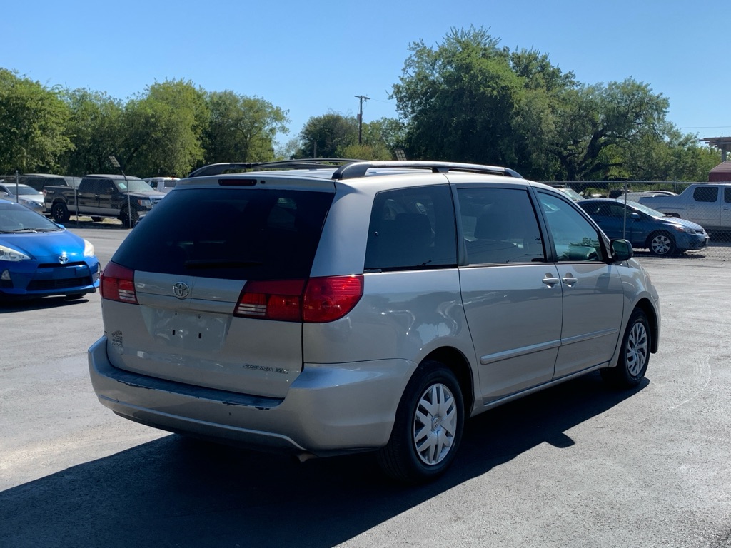 Photo 3 of this TOYOTA SIENNA