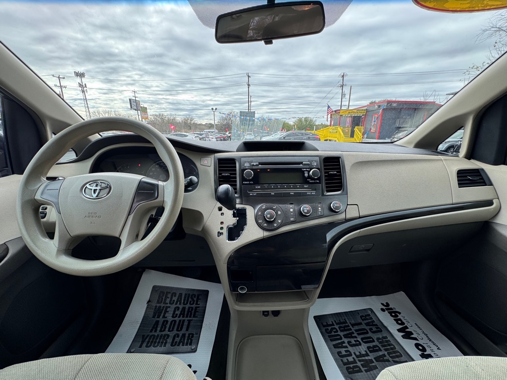 Photo 15 of this TOYOTA SIENNA