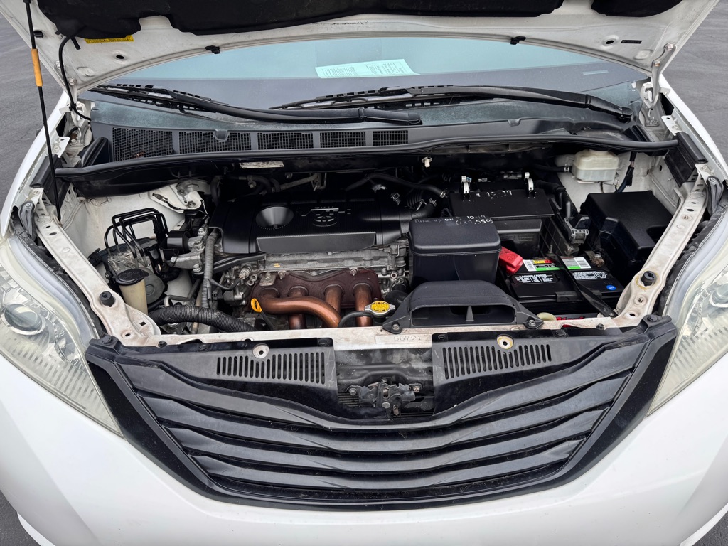 Photo 17 of this TOYOTA SIENNA