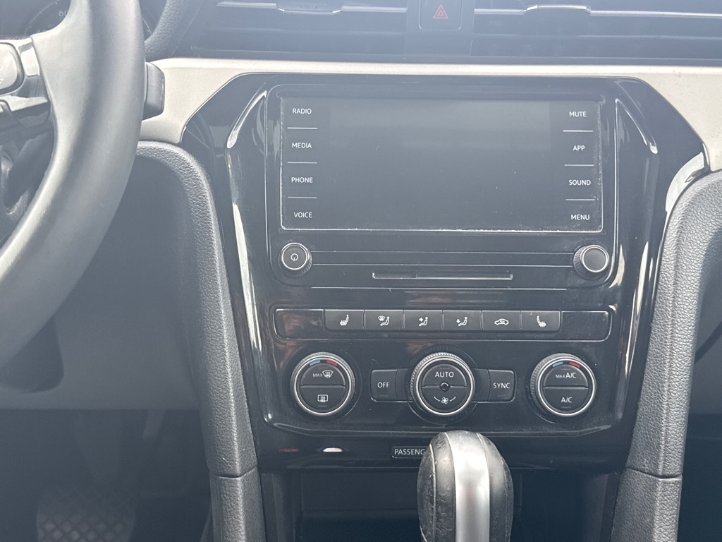 Photo 17 of this VOLKSWAGEN PASSAT