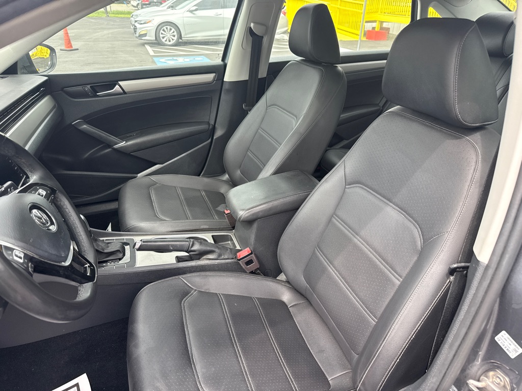 Photo 10 of this VOLKSWAGEN PASSAT