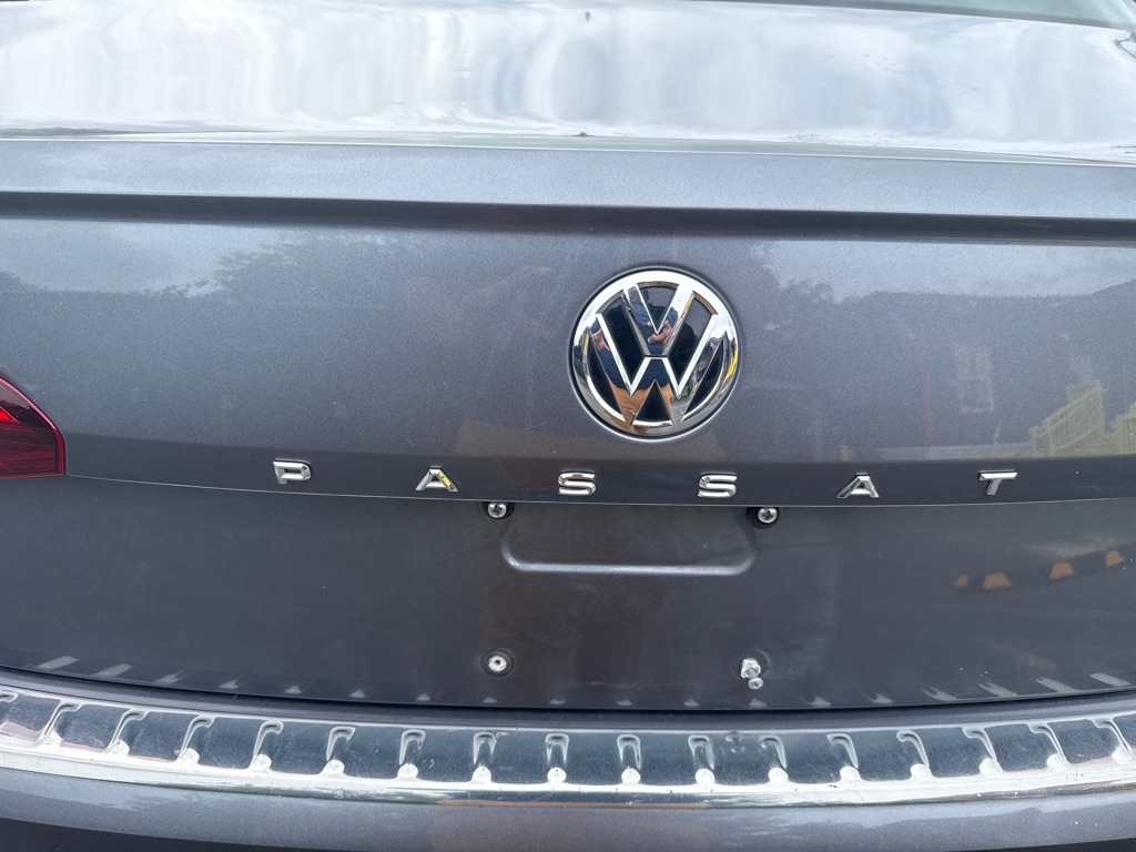 Photo 29 of this VOLKSWAGEN PASSAT