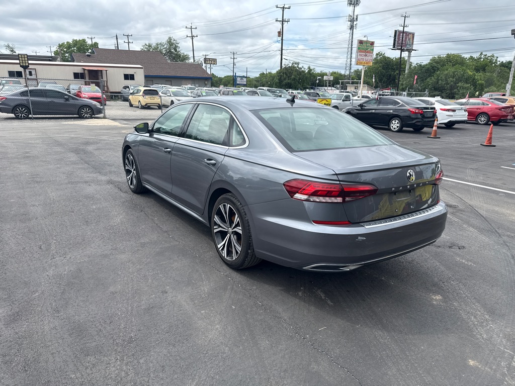 Photo 5 of this VOLKSWAGEN PASSAT