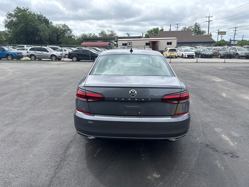 Photo 4 of this VOLKSWAGEN PASSAT