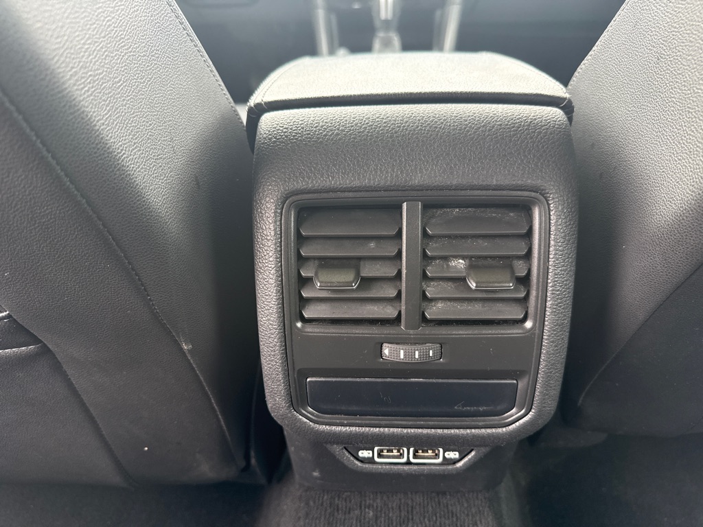 Photo 13 of this VOLKSWAGEN PASSAT