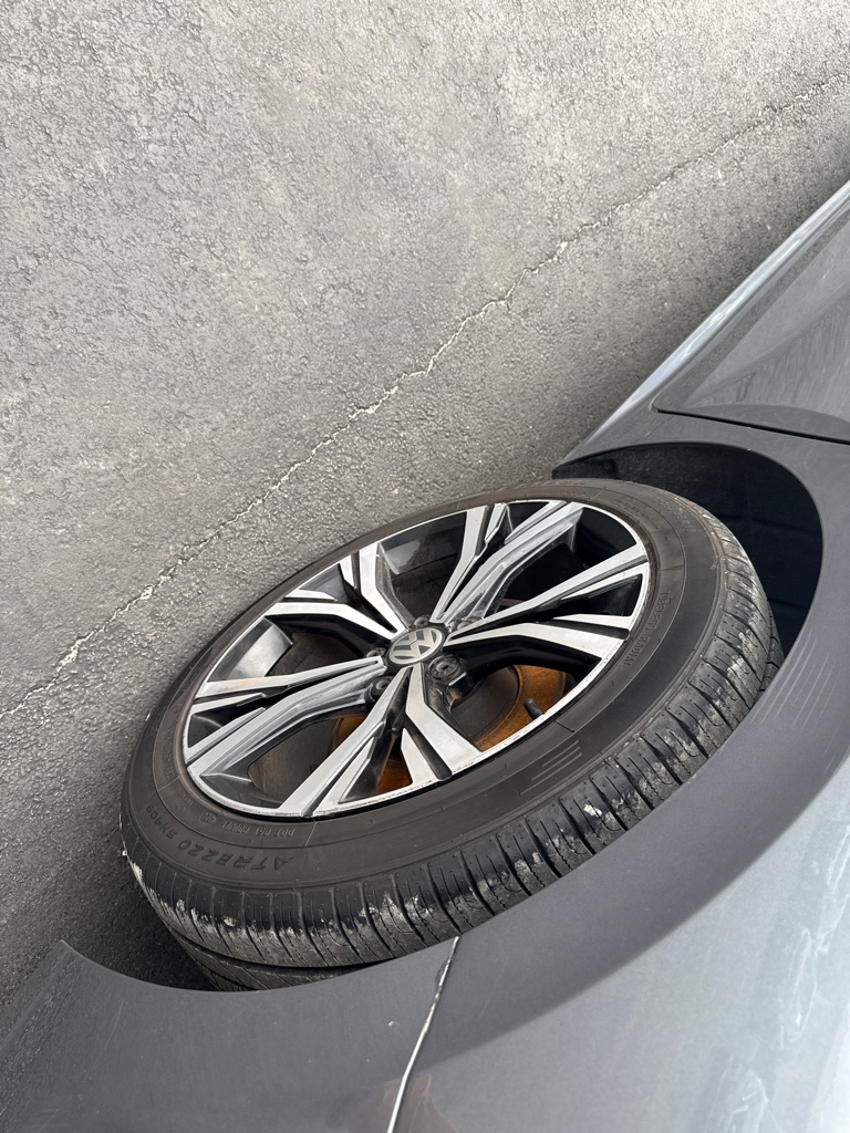 Photo 28 of this VOLKSWAGEN PASSAT