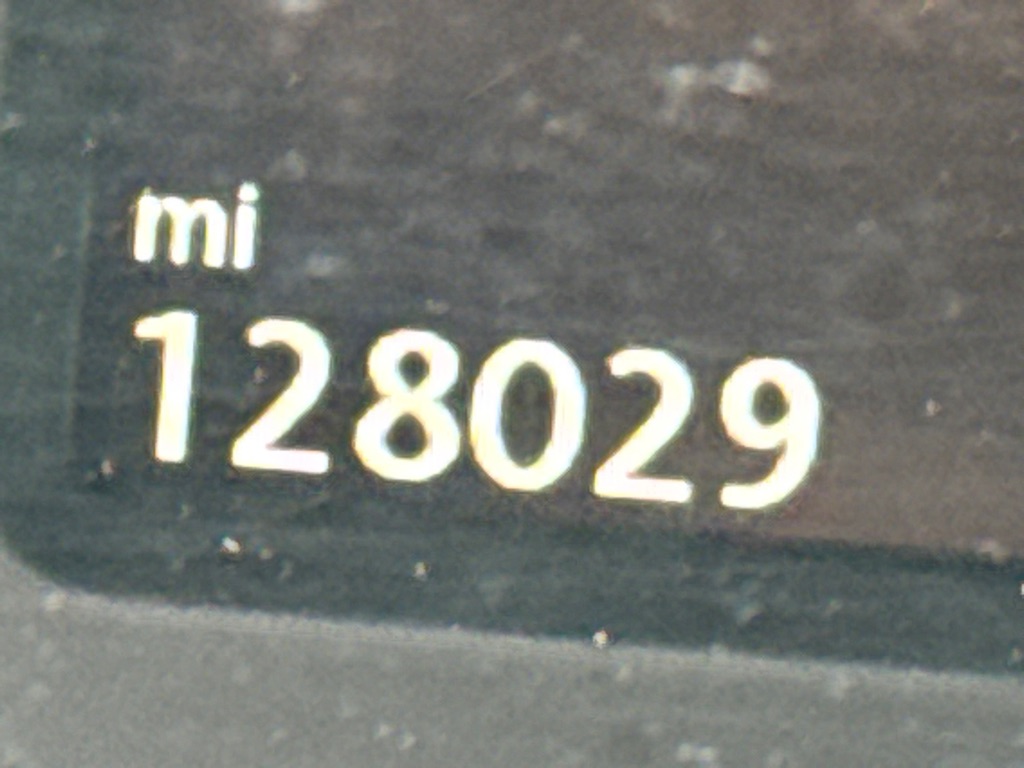 Photo 18 of this VOLKSWAGEN PASSAT
