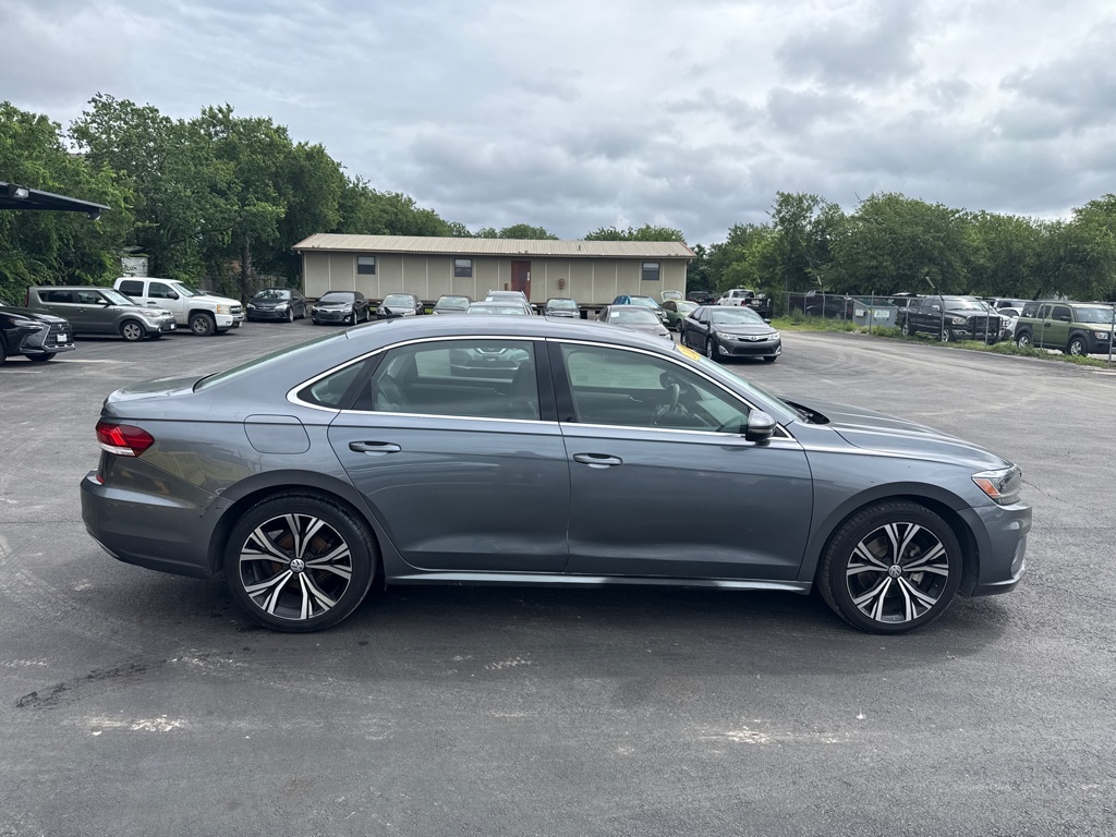 Photo 2 of this VOLKSWAGEN PASSAT