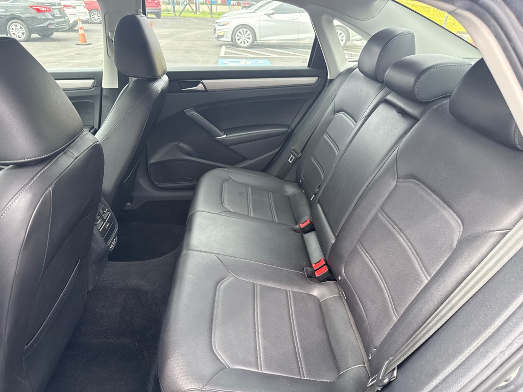 Photo 11 of this VOLKSWAGEN PASSAT