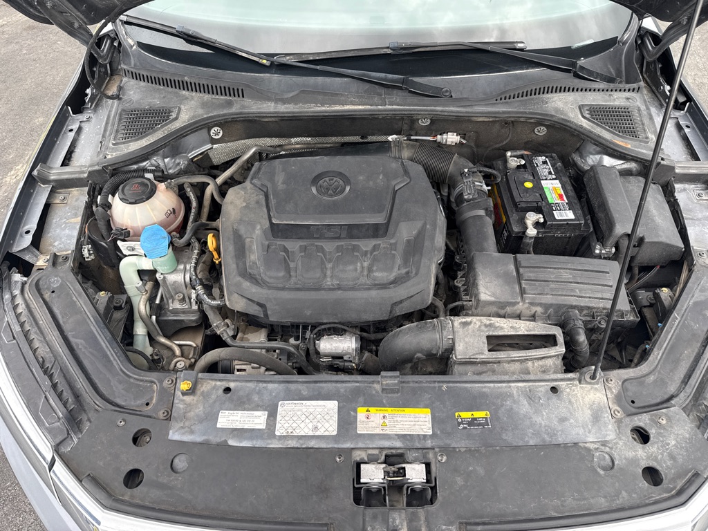 Photo 24 of this VOLKSWAGEN PASSAT