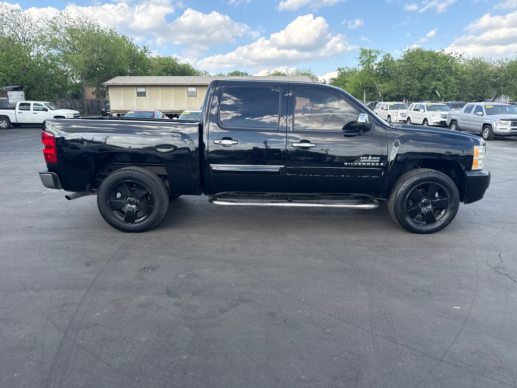 Photo 2 of this CHEVROLET SILVERADO 1500