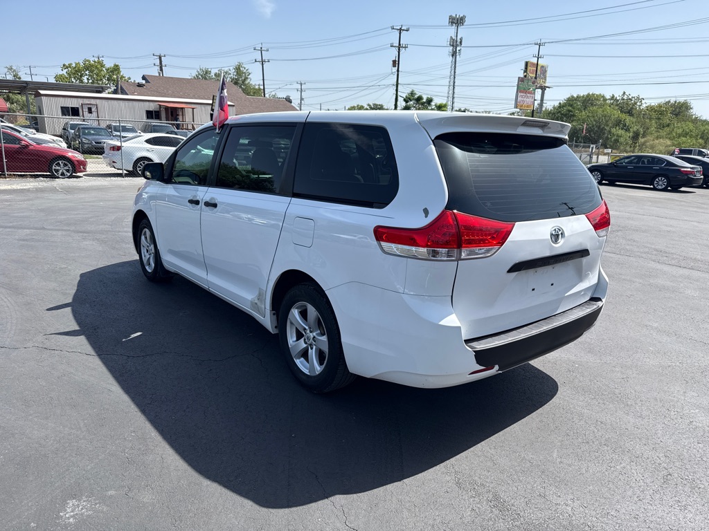 Photo 5 of this TOYOTA SIENNA