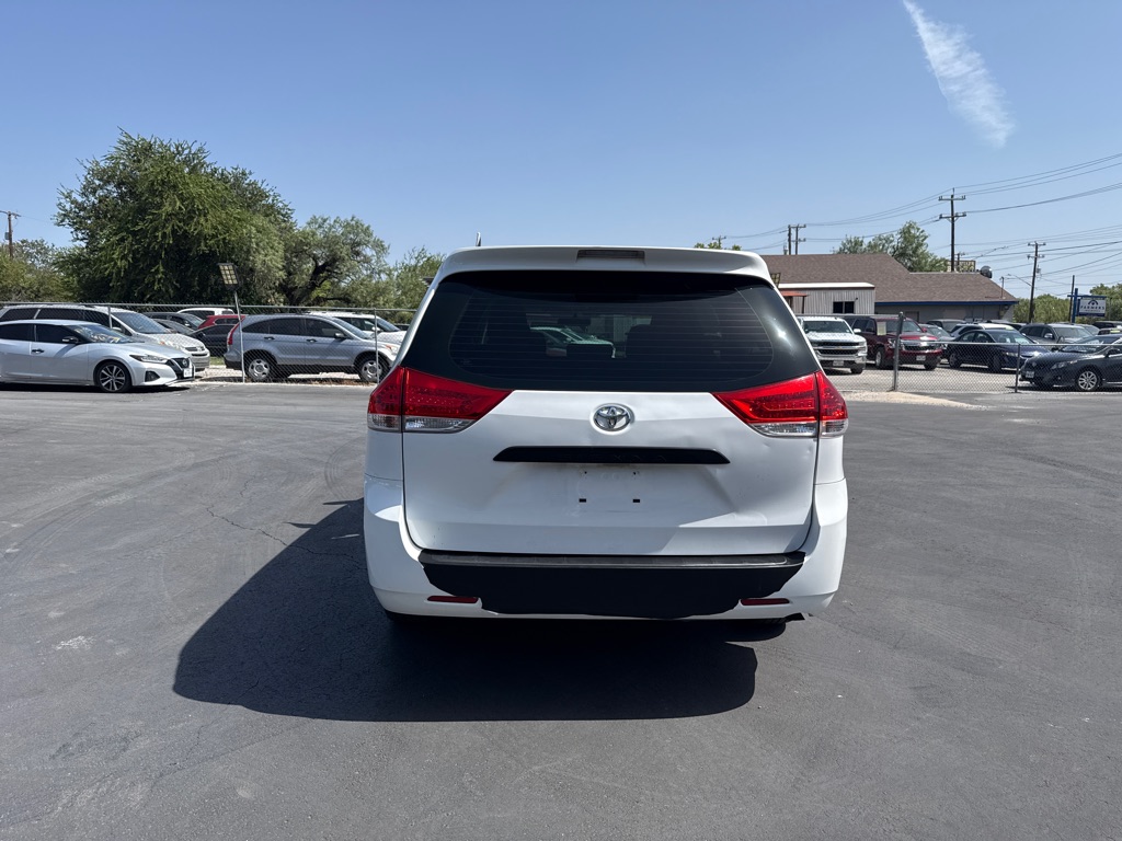 Photo 4 of this TOYOTA SIENNA