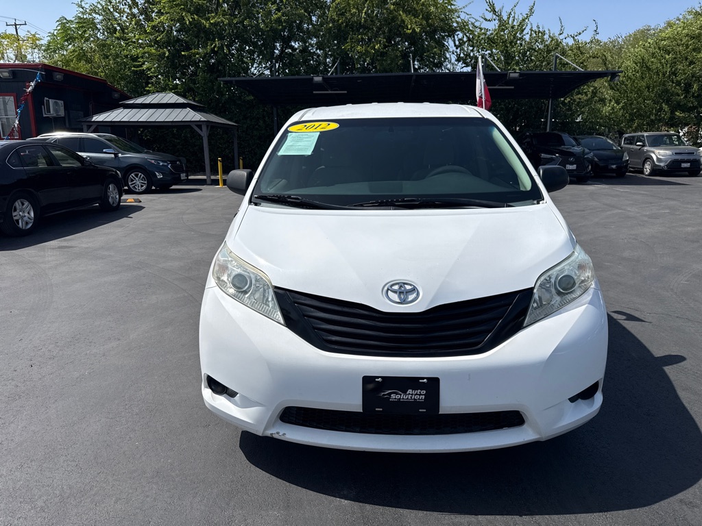 Photo 8 of this TOYOTA SIENNA
