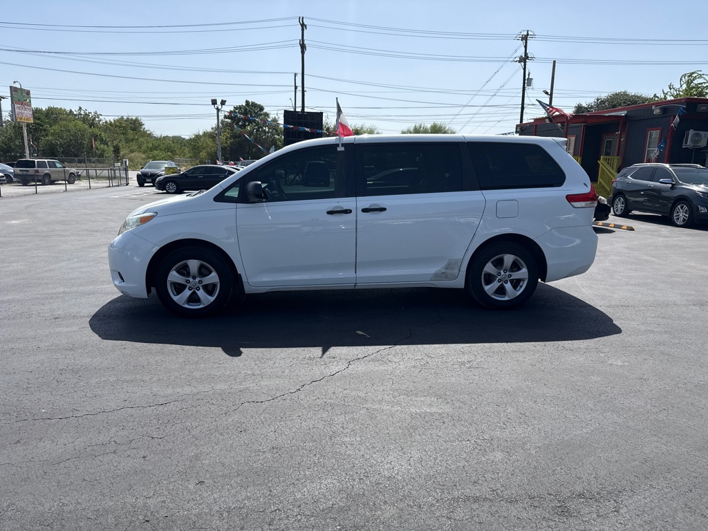 Photo 6 of this TOYOTA SIENNA